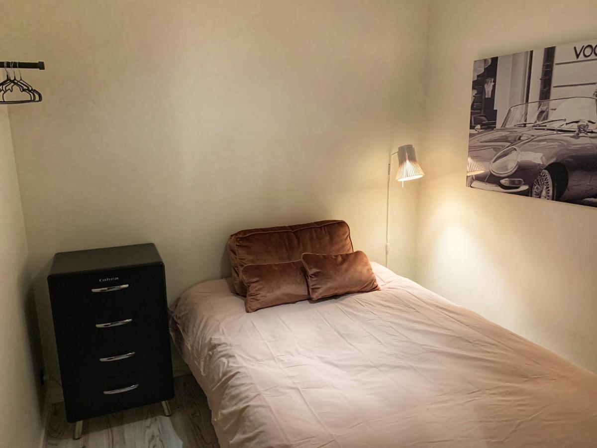 Broncks Apartment 1 - Modern 2-Bedroom In The Heart Of Τόρσχαβν Εξωτερικό φωτογραφία