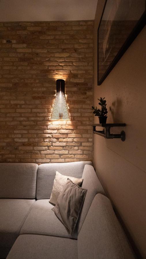 Broncks Apartment 1 - Modern 2-Bedroom In The Heart Of Τόρσχαβν Εξωτερικό φωτογραφία